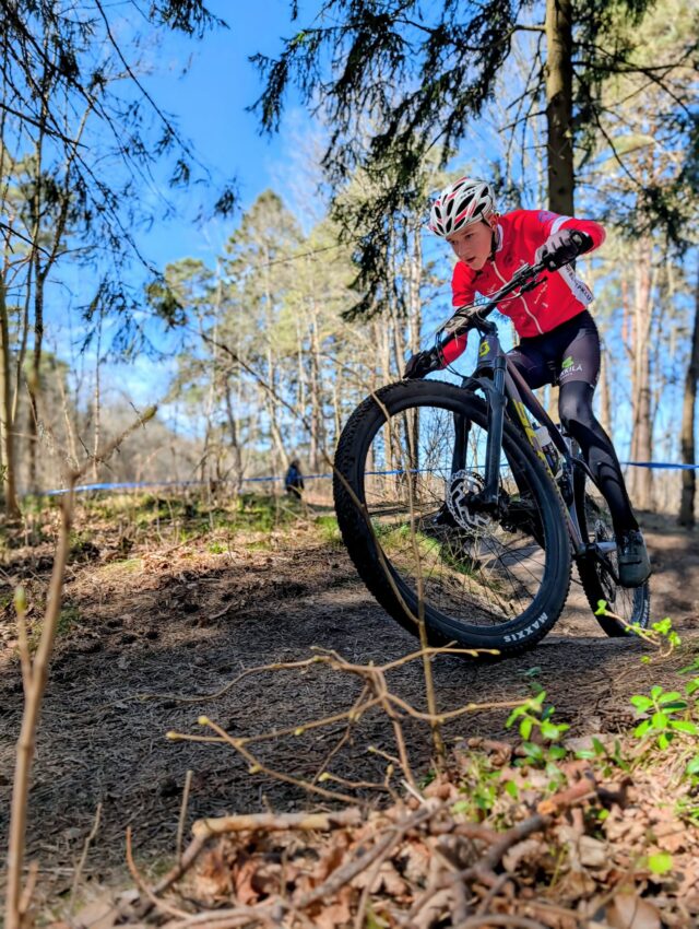 Viljandi Rattaklubi noored tõmbasid HUPPA Cup sarjale joone alla